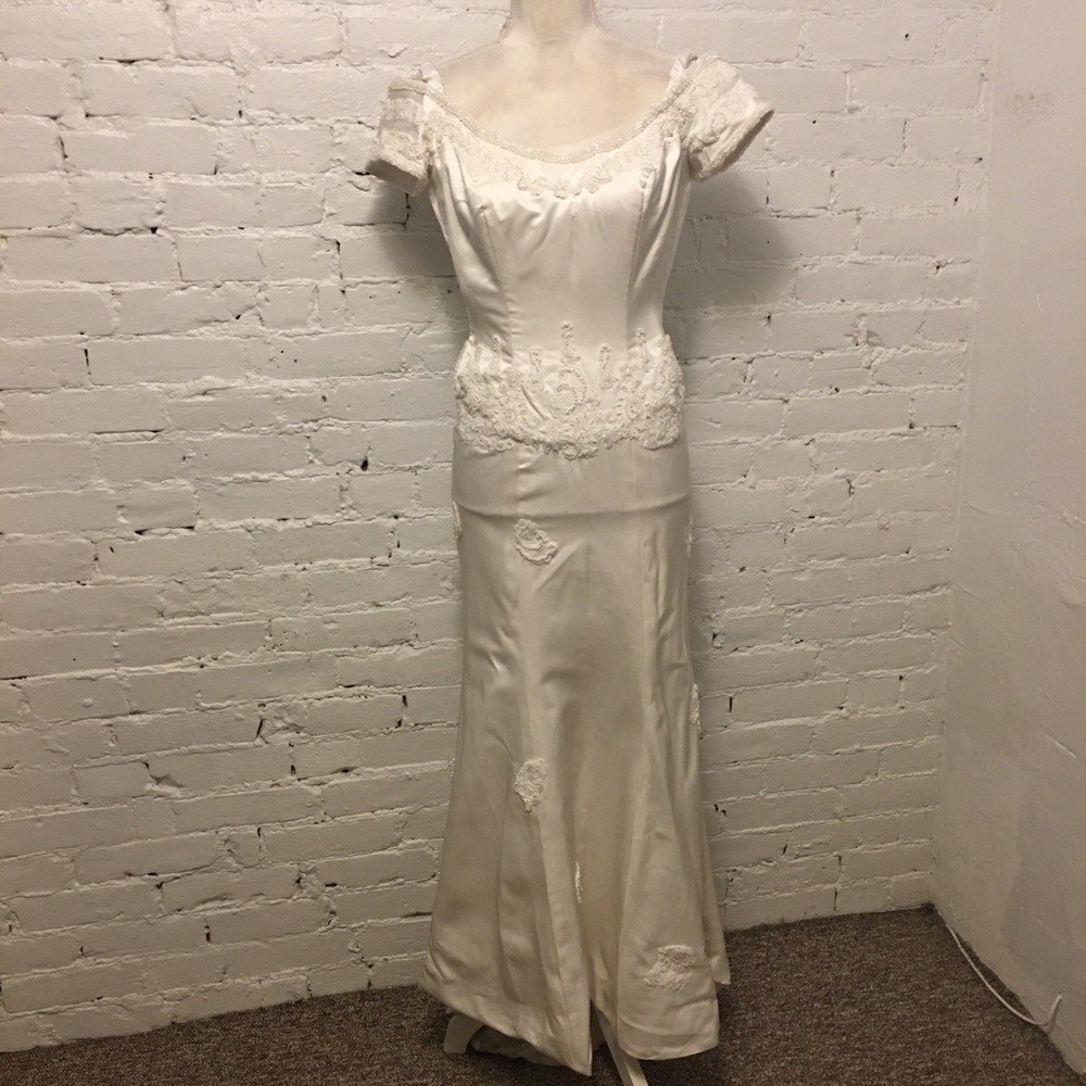 Eve of Milady beaded silk wedding gown shirt sleeve sheath white size 2-4